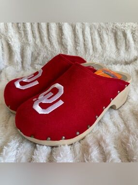 NWT Oklahoma Sooners OU Wood Clogs
